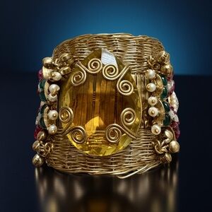 Elegant Gold and Yellow Gemstone Bracelet